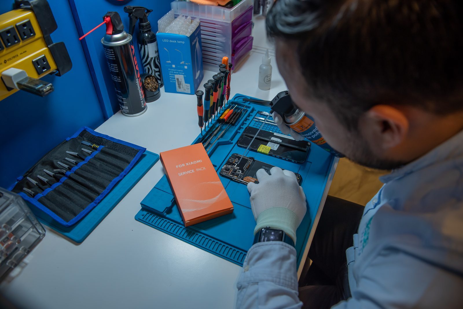 Fachada e identidad Soluciones Cel — servicio técnico