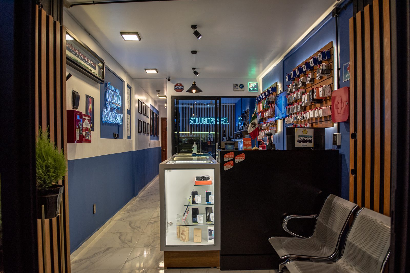 Instalaciones Soluciones Cel — laboratorio y tienda de reparación de celulares